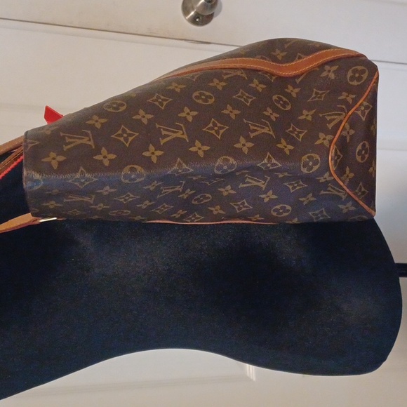Authentic Louis Vuitton monogram Sac shopping Tote - Picture 5 of 16